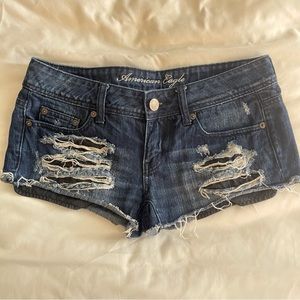 AMERICAN EAGLE Distressed denim shorts Sz 2